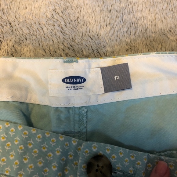 daisy patterned shorts - Picture 4 of 4